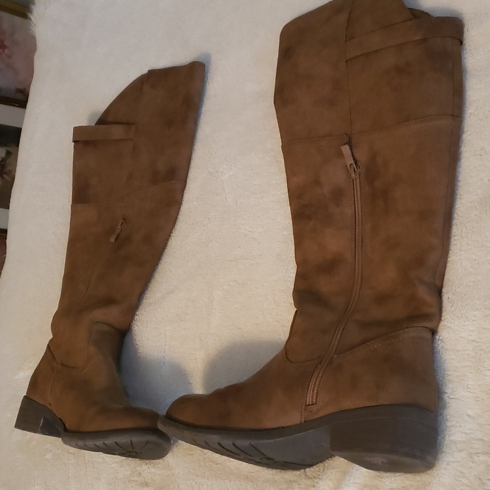 Knee high boots.    VERY VOLATILE  NAME BRAND......Buckle